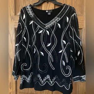 A black n white top by Carole little woman 1X
